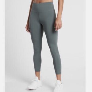 Athleta NWT elation train 7/8 Tight XS Petite